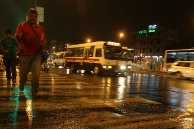 Lluvia otoñal sorprende a limeños