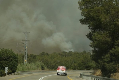 3.500 israelíes evacuados de sus casas por los incendios, Israel pide ayuda internacional